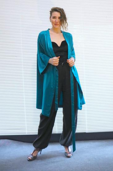 Lapiz Unisex Mavi Renk, Saten Kumaş, Uzun Kimono Elbise